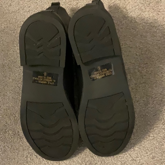 Cute Low heel boot..true to size worn once - Picture 4 of 6